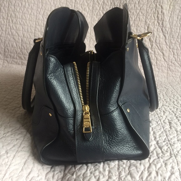 Gorgeous Coach handbag (Navy with gold hardware)! Like new. - Picture 4 of 9